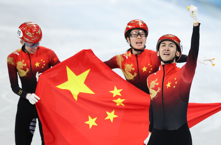 北京冬奥会2月5日综合：首金与首秀-1.jpg