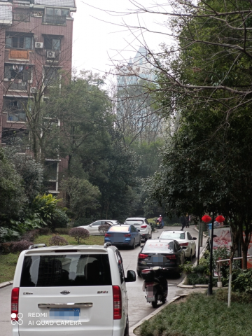 合理吗？自贡沿滩新城某小区有车库不停，车全部停在消防通道处......-1.jpg