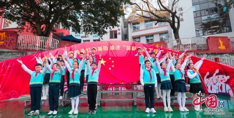自流井区迎来开学第一天 22524名学生返校-4.jpg