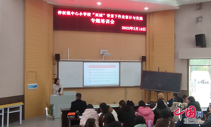 自流井区迎来开学第一天 22524名学生返校-5.jpg