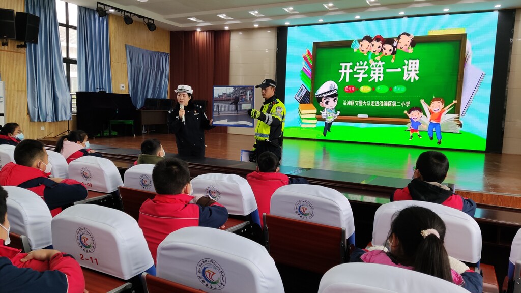 自贡交警部门多措并举护航开学季-1.jpg