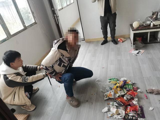 两男子涉嫌跨省入室盗窃 被四川富顺警方抓获-1.jpg