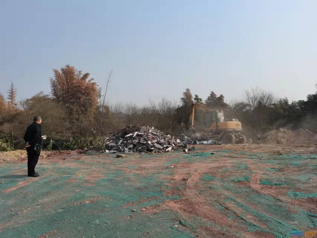 哦豁，乱倒垃圾遭逮斗了-2.jpg