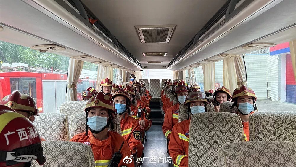 滚动丨突发！一架搭载132人的客机在广西藤县发生事故-4.jpg