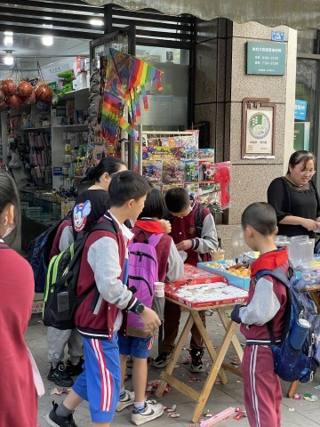 学校门口的骗局哪个来管？-2.jpg