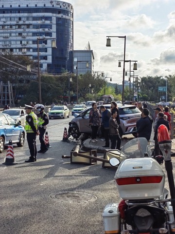 又见车祸-1.jpg