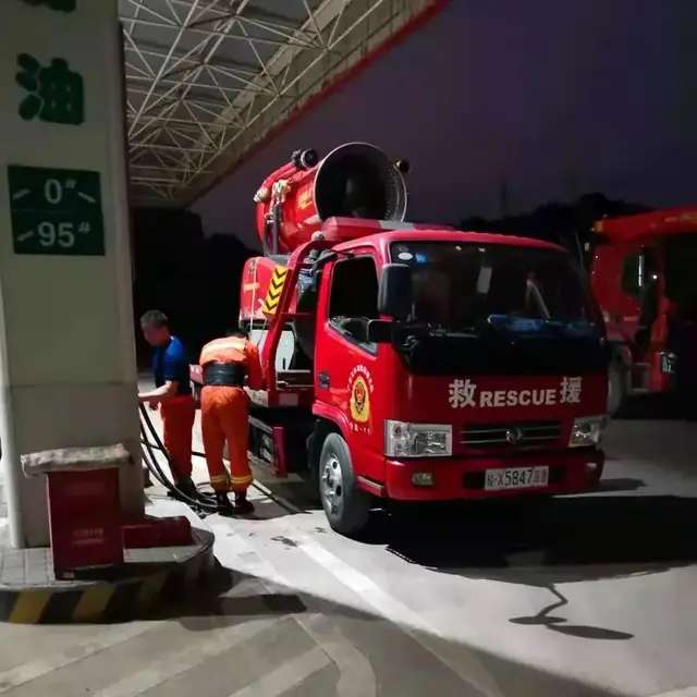 东航空难搜救，加油站争分夺秒！-1.jpg