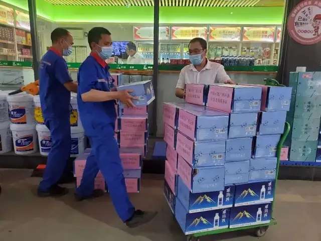 东航空难搜救，加油站争分夺秒！-10.jpg