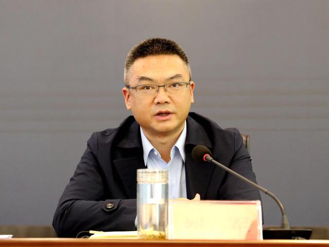 自贡市沿滩区召开森林防灭火暨烟花爆竹禁燃禁放工作会-2.jpg