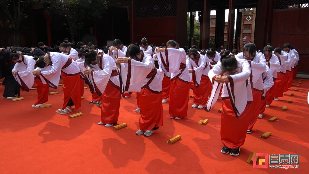 富顺县2022年“礼拜先师·立志明德”文庙祈学活动隆重开启-3.jpg