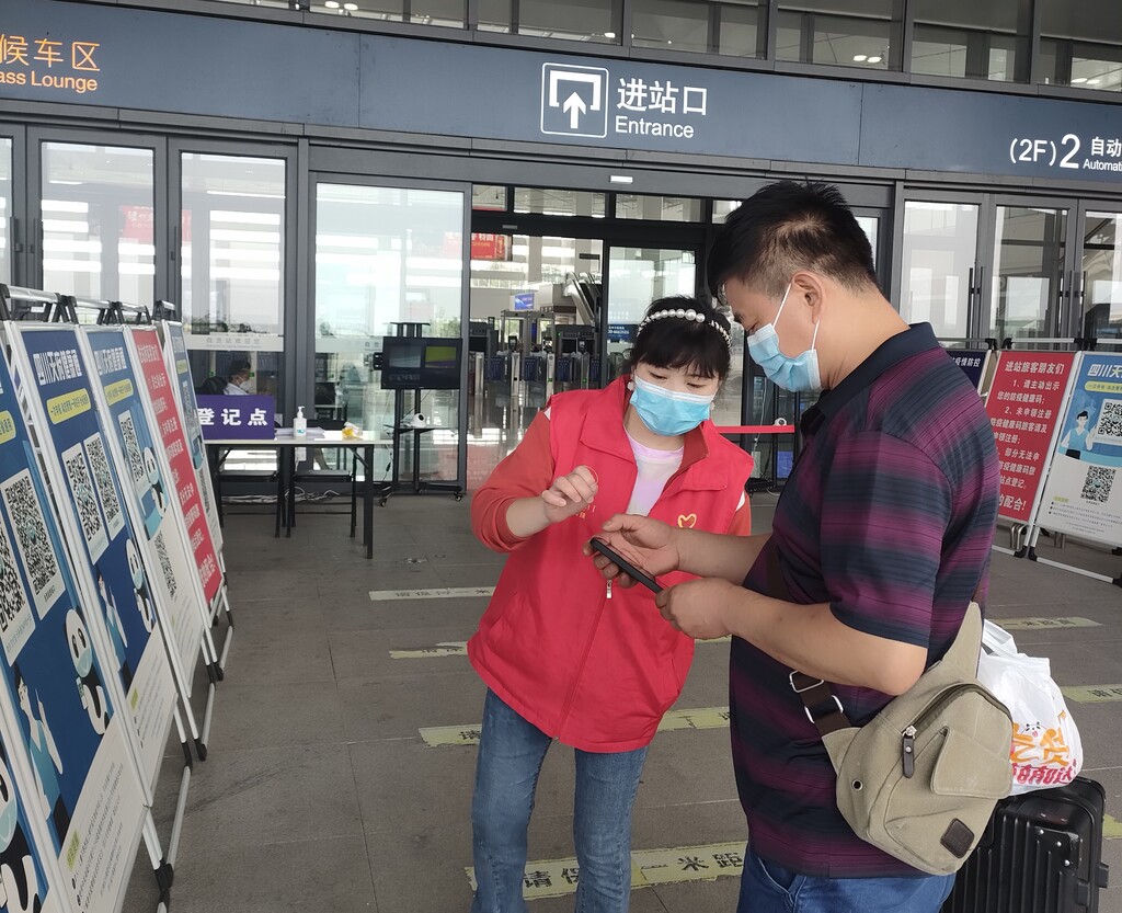 @自贡市民 进出高铁自贡站还要张“通行证”-2.jpg