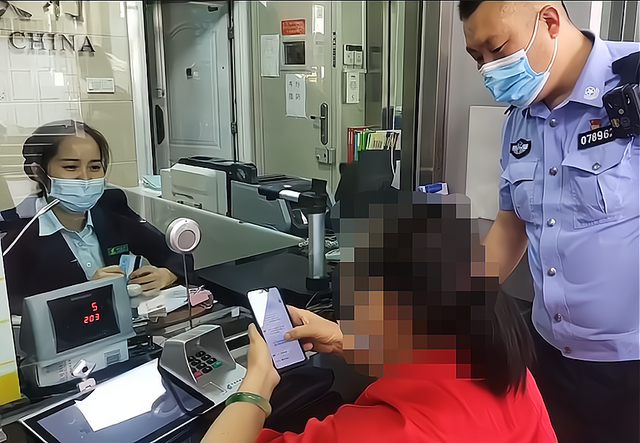 “男友送我的车已运到土耳其”……女子深陷骗局，竟称富顺民警是“骗子”！-1.jpg