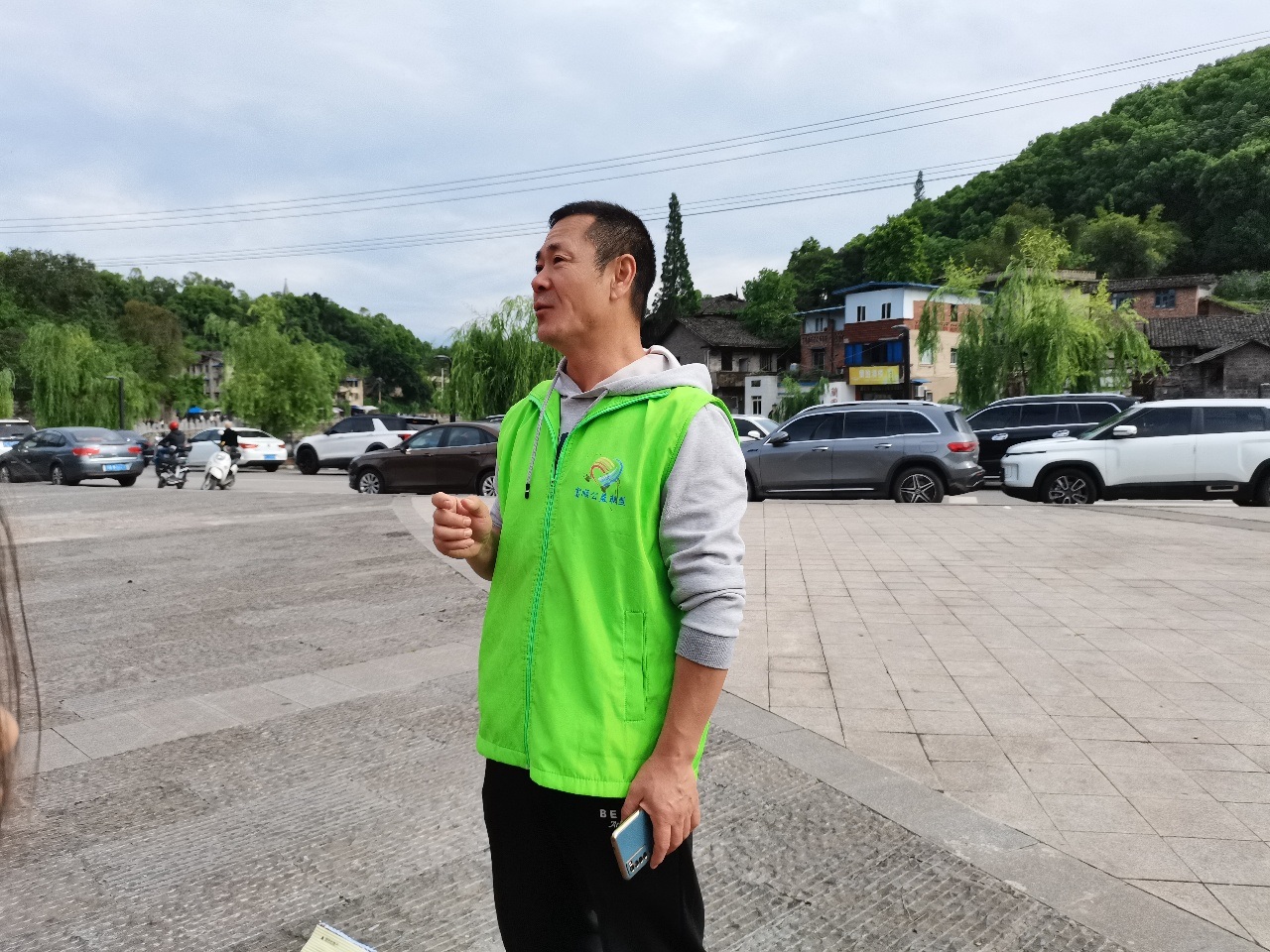 情系五一，劳动最光荣——义工联“五一”环保公益行-23.jpg