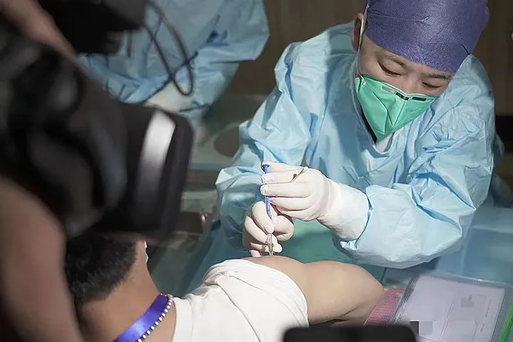 全球首针！针对奥密克戎！-1.jpg