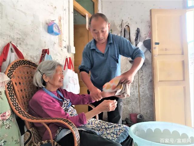 富顺上门女婿蒋定洪：34年坚强撑起风雨飘摇的家-3.jpg