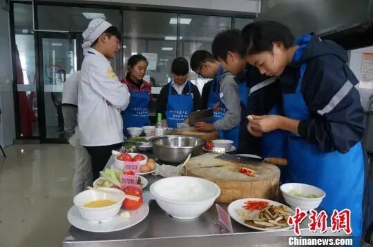 今年9月起，每个中小学生都要学煮饭炖汤、修理家电、种菜养禽……-3.jpg