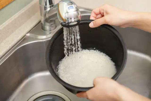 电饭锅是“害人锅”，内胆有毒还致癌？央视的一个实验告诉你真相-4.jpg