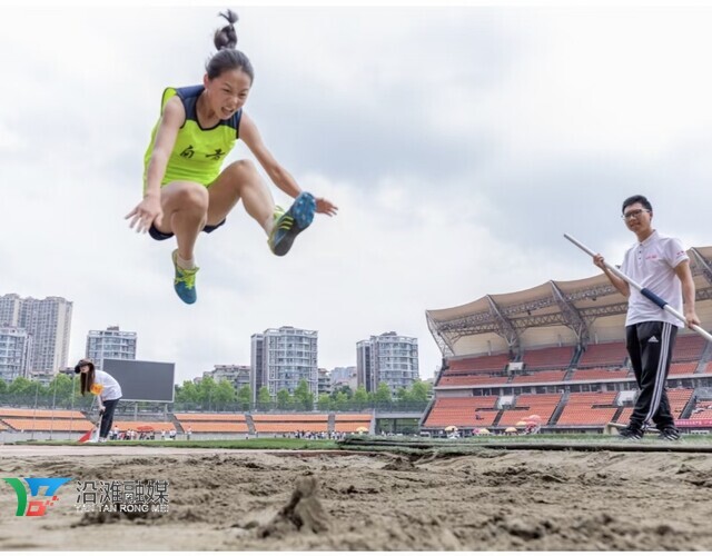 自贡市中小学生田径锦标赛举行 沿滩区斩获初中组团体第一名-2.jpg