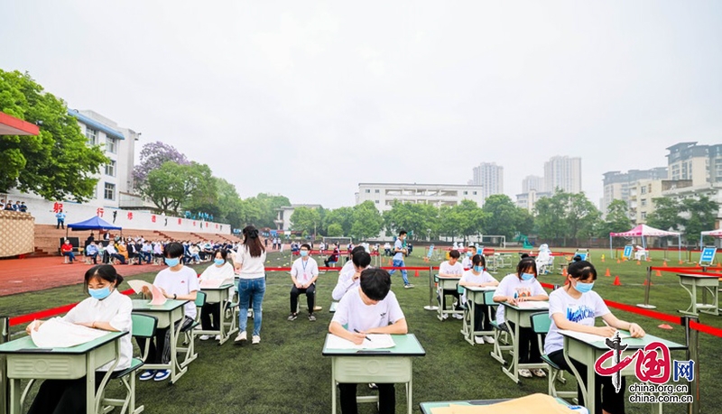 自贡市2022年普通高考疫情防控应急演练举行-4.jpg