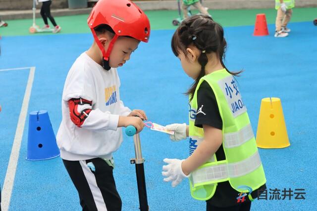 “滑”样新翻自贡市市级机关幼儿园中班年级交通游戏日-2.jpg