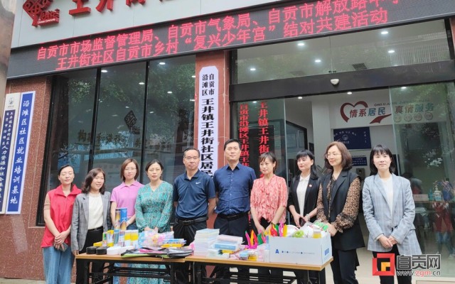 自贡出租车“爱心送考”来啦！-2.jpg