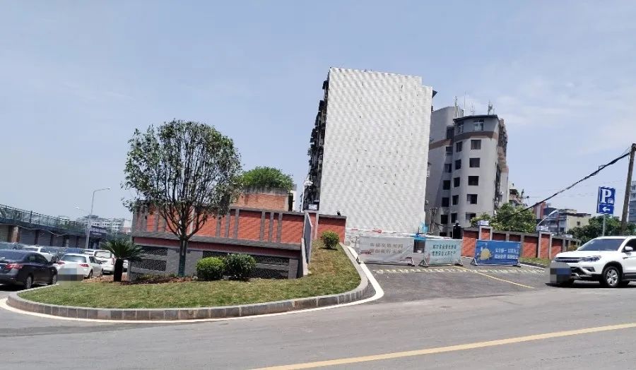 好消息！富顺黄桷树新建的停车场即将投入使用-1.jpg