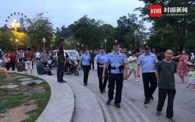 自贡“盐都铁骑”机动灵活为高考考生提供服务-1.jpg
