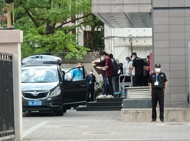 直击北京高考试卷押运丨车辆装GPS定位，民警全程押送-2.jpg