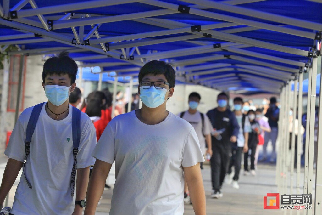 滚动更新｜加油！今日，自贡14814名考生迎战高考-10.jpg