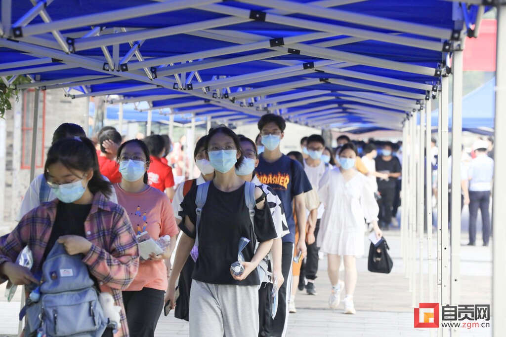 滚动更新｜加油！今日，自贡14814名考生迎战高考-9.jpg