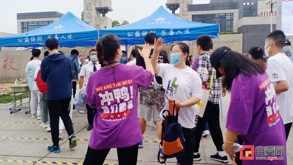 滚动更新｜加油！今日，自贡14814名考生迎战高考-13.jpg