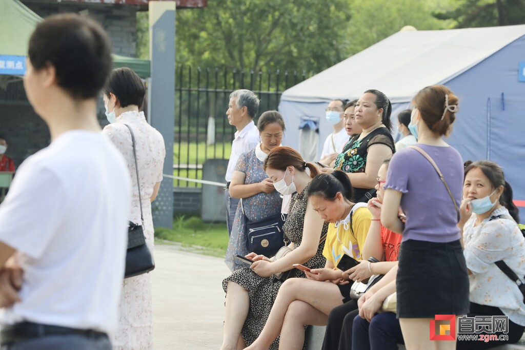 滚动更新｜加油！今日，自贡14814名考生迎战高考-34.jpg