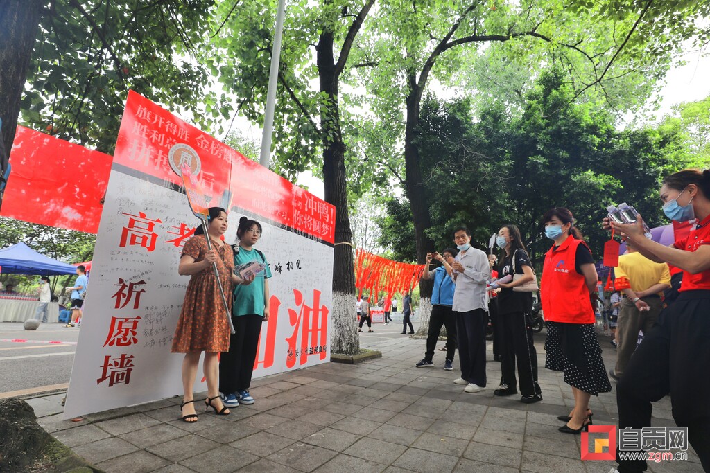 滚动更新｜加油！今日，自贡14814名考生迎战高考-35.jpg