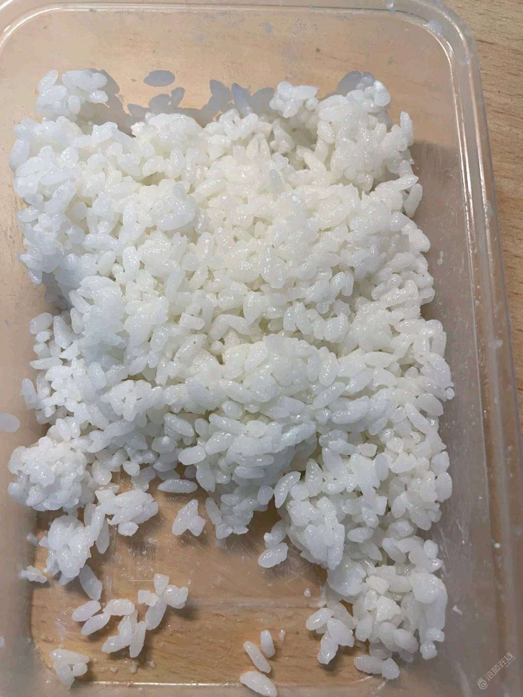 闲来无事，把外卖里的米饭擂成了糍粑，感觉我还挺厉害的-1.jpg