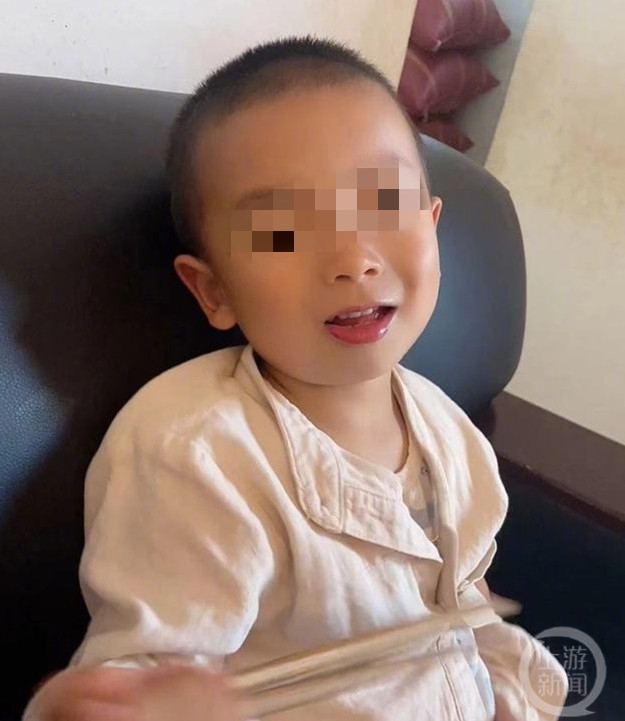 2岁童与狗一起失踪:8天后狗狗回家 父母悬赏10万寻人-1.jpg