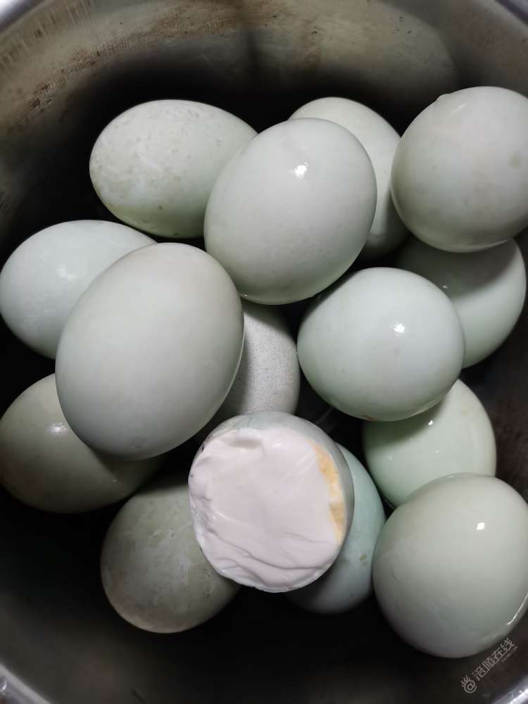 自己制作的咸鸭蛋，口感不错-1.jpg