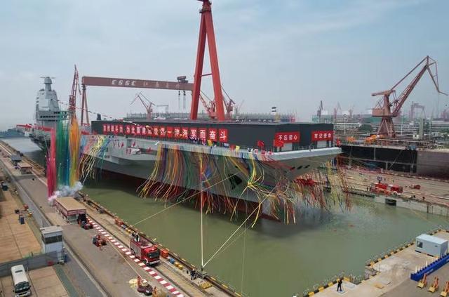 我国第三艘航空母舰下水 命名福建舰-1.jpg