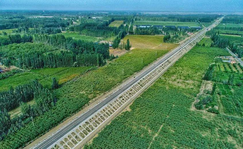 今日开通！世界首条环沙漠铁路线！有多壮观→-3.jpg