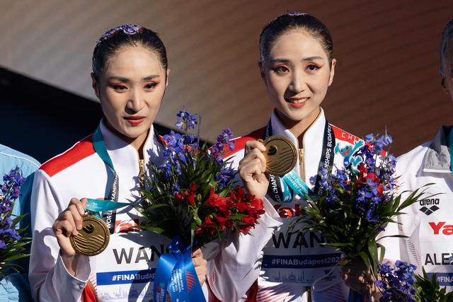 游泳世锦赛｜花游姐妹王柳懿、王芊懿为中国队夺得首金-2.jpg