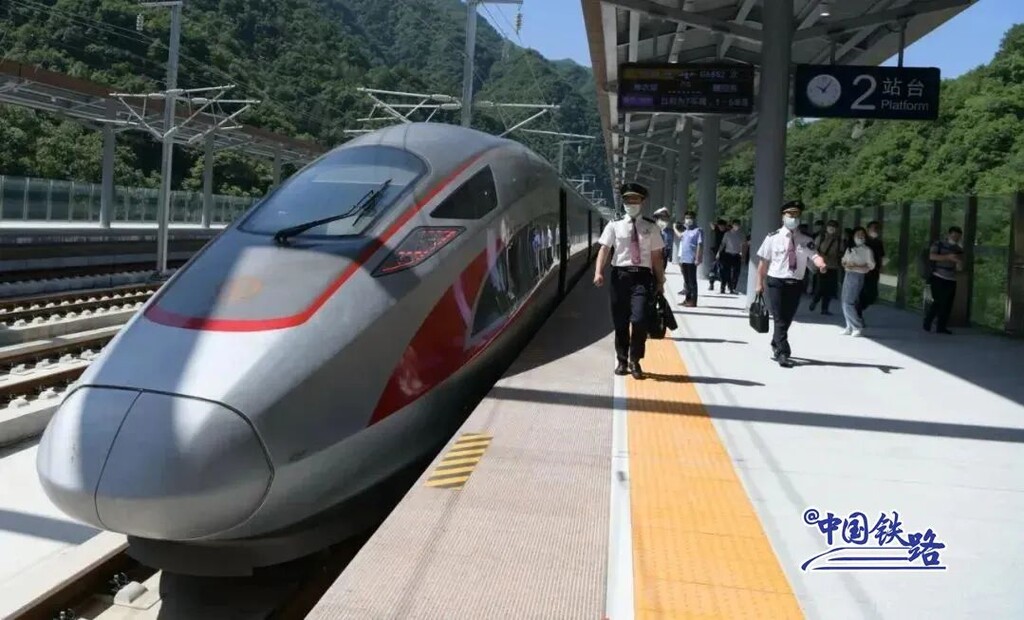 早晨吃热干面 中午吃火锅 郑渝高铁6月20日全线开通运营-1.jpg