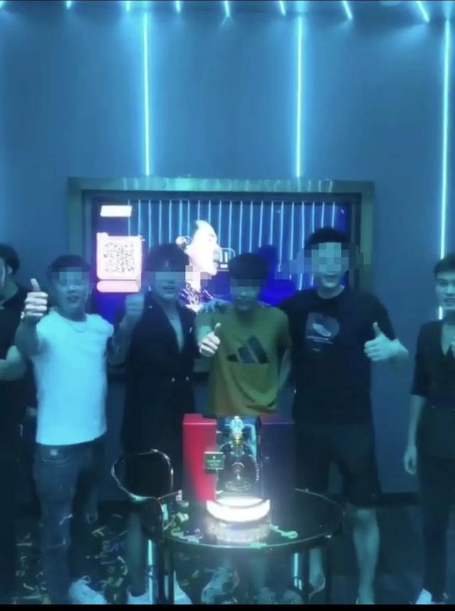 网友举报“KTV男模有偿陪侍”，多地公安清查-1.jpg