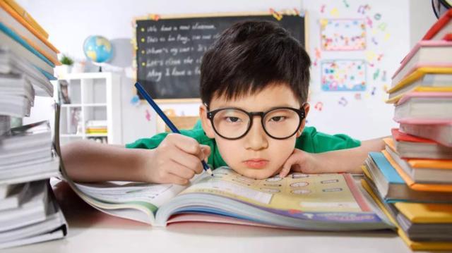 中小学的学生迎来春天，英语或被“踢出”期末考试，减负时代来临-1.jpg