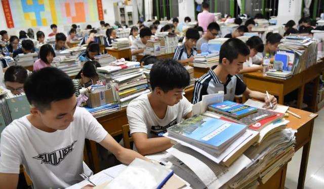 据中学班主任说，“潜在学霸”的分数，至少在95分以上-2.jpg
