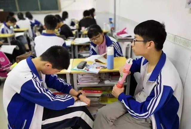 据中学班主任说，“潜在学霸”的分数，至少在95分以上-3.jpg