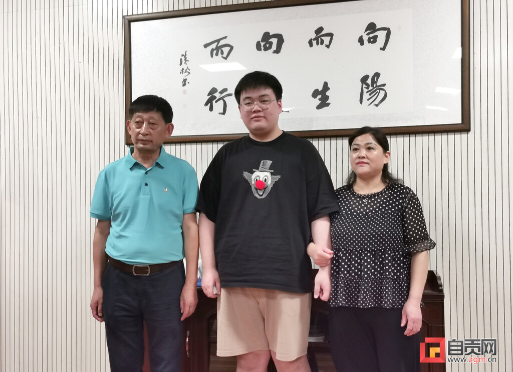 一起来听，自贡3名高考学子的逐梦故事-3.jpg