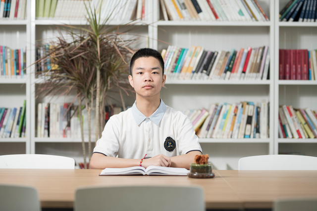 「发榜时刻」同龄人正在准备中考 育才这名少年高考683分-1.jpg
