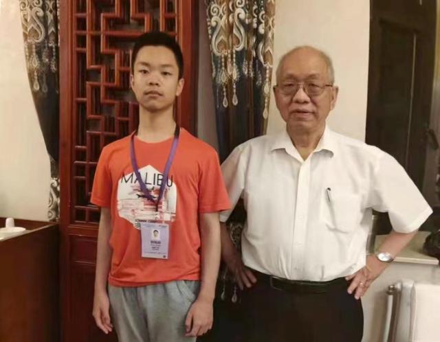 「发榜时刻」同龄人正在准备中考 育才这名少年高考683分-2.jpg