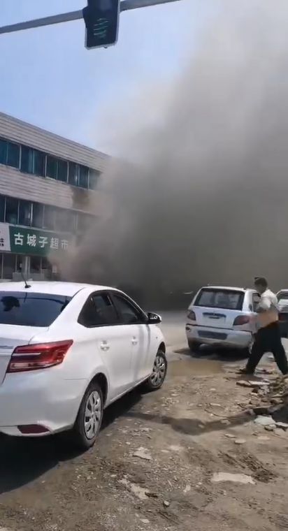 突发！沈阳一面馆爆炸致1人轻微伤，目击者：现场损失挺严重-1.jpg