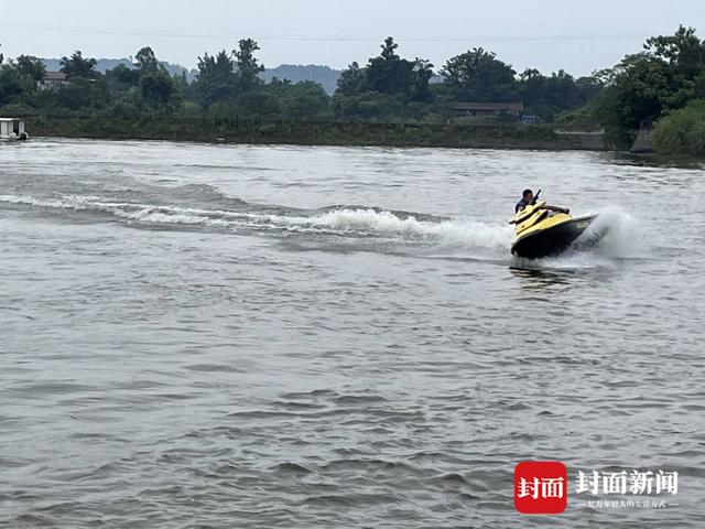“信步沿滩·乡村露营季”活动在四川自贡沿滩火箭湖举行孤岛篝火水上鱼火锅吸引游客...-4.jpg
