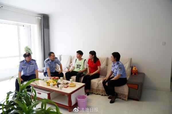 高考652分！公安牺牲烈士之子坚定选择父亲母校-4.jpg